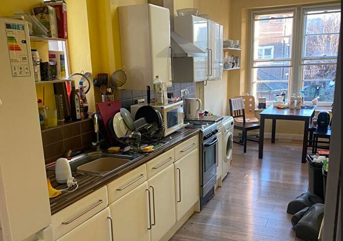 4 Bedroom Flat To Rent In Tyndalls Park Road, Cotham, Bristol, BS8