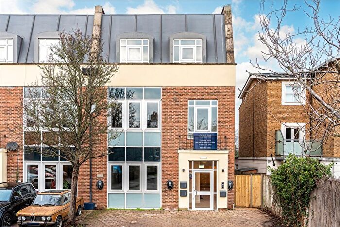 3 Bedroom Flat For Sale In Candler Mews, Twickenham, TW1