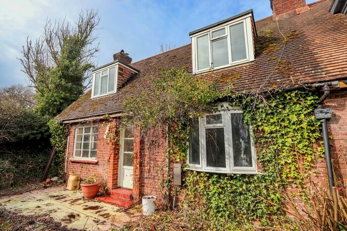 3 Bedroom Semi-Detached House For Sale In Whatlington Road, Battle, TN33