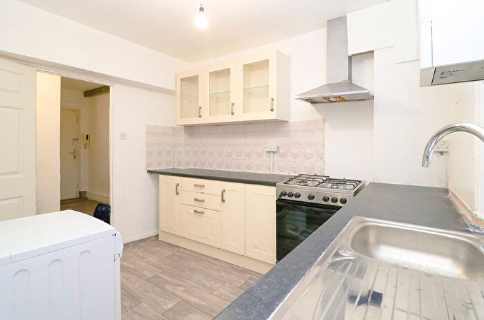 1 Bedroom Flat To Rent In Phipps Bridge Road, Mitcham, CR4