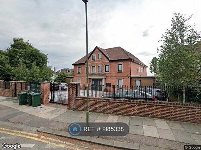 3 Bedroom Flat To Rent In Miramar Lodge, London, NW4