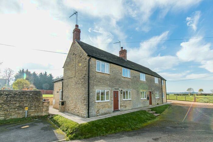 2 Bedroom Cottage To Rent In Stoke Lyne, OX27