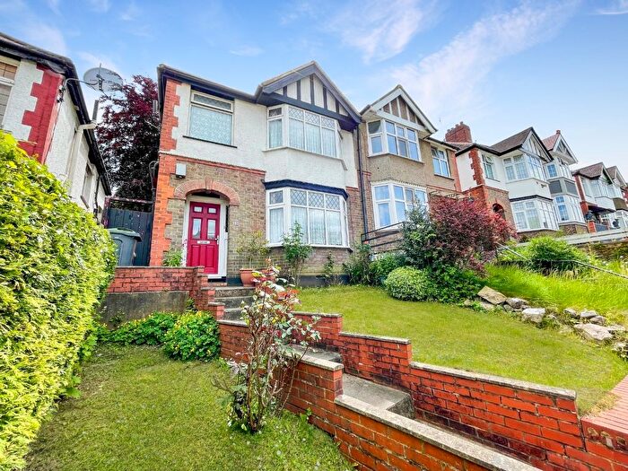 3 Bedroom Semi-Detached House To Rent In Farley Hill, Luton, Bedfordshire, LU1