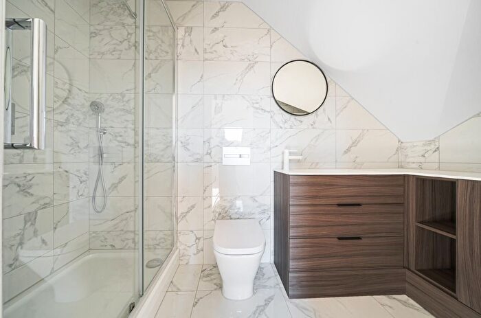 2 Bedroom Flat For Sale In Hyde Street, Winchester, Hampshire, SO23