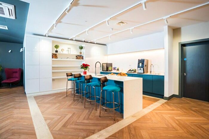 1 Bedroom Private Hall To Rent In Unilife High Street, - High Street, Southampton, SO14