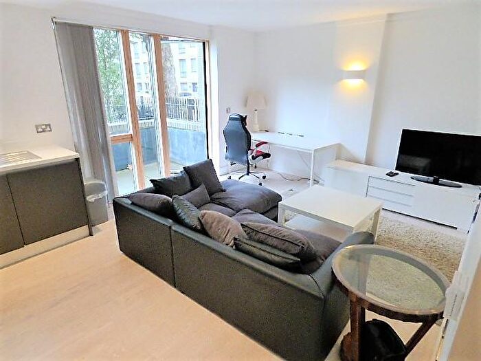 1 Bedroom Flat To Rent In Triangle Apartments, Manchester Road, Docklands, E14