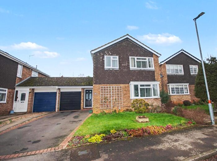 4 Bedroom Link Detached House For Sale In Milbury, Earls Barton, Northampton, NN6