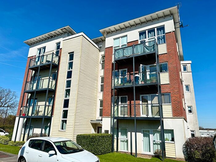 2 Bedroom Flat For Sale In Park View Road, Leatherhead, KT22