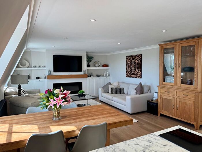 3 Bedroom Flat For Sale In Lady Hamilton House, Nelson Gardens, Stoke, PL1