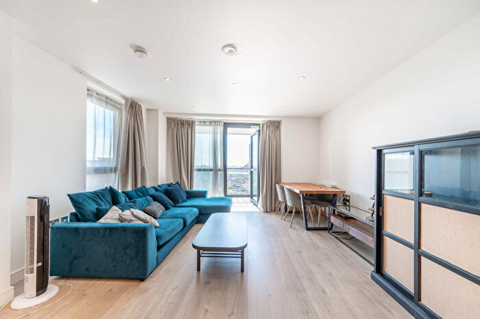 2 Bedroom Flat To Rent In South Way, , Wembley Park, Wembley, HA9