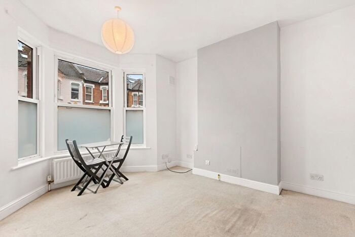 1 Bedroom Flat For Sale In Claxton Grove, Hammersmith, W6