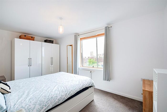 1 Bedroom Flat For Sale In Grange Park Road, London, E10