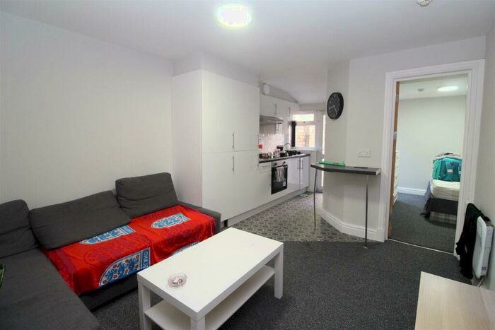 2 Bedroom Flat To Rent In Colum Road, Cardiff, CF10