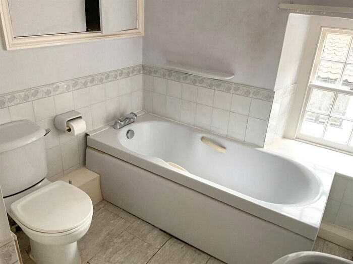 2 Bedroom Cottage For Sale In Trym Road, Bristol, BS9