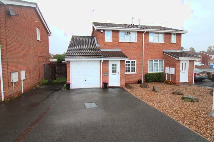 2 Bedroom House To Rent In Glamis Close, Burton On Trent, DE13
