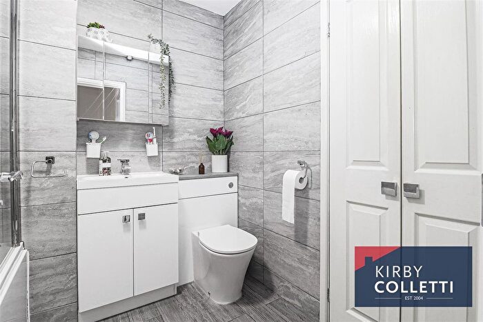 2 Bedroom Flat For Sale In Hertford Road, Hoddesdon, EN11