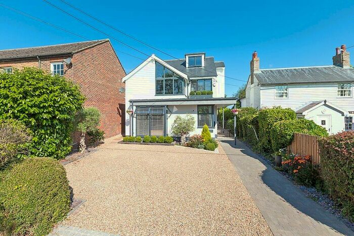 4 Bedroom Detached House For Sale In Rodmersham Green, Rodmersham, Sittingbourne, ME9