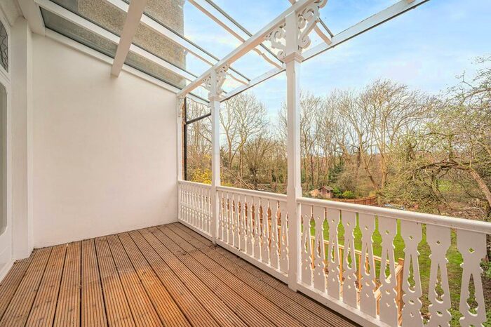 4 Bedroom Semi-Detached House To Rent In Holden Road, Woodside Park, London, N12