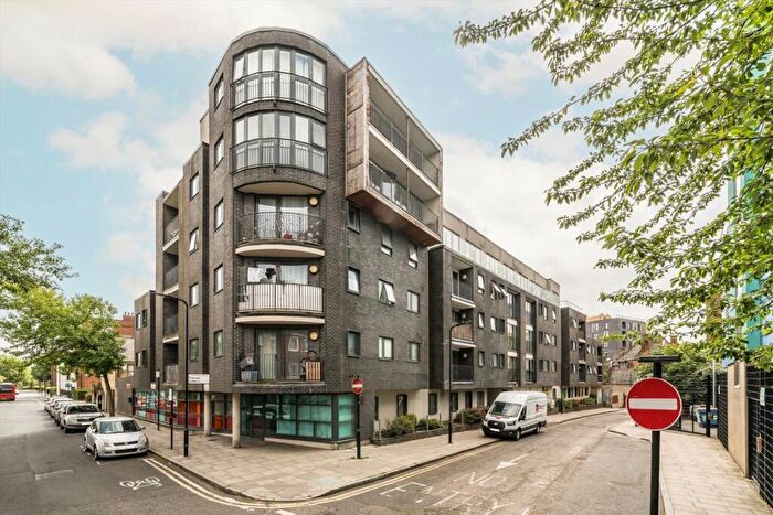 2 Bedroom Flat To Rent In Furrow Lane, Homerton, E9