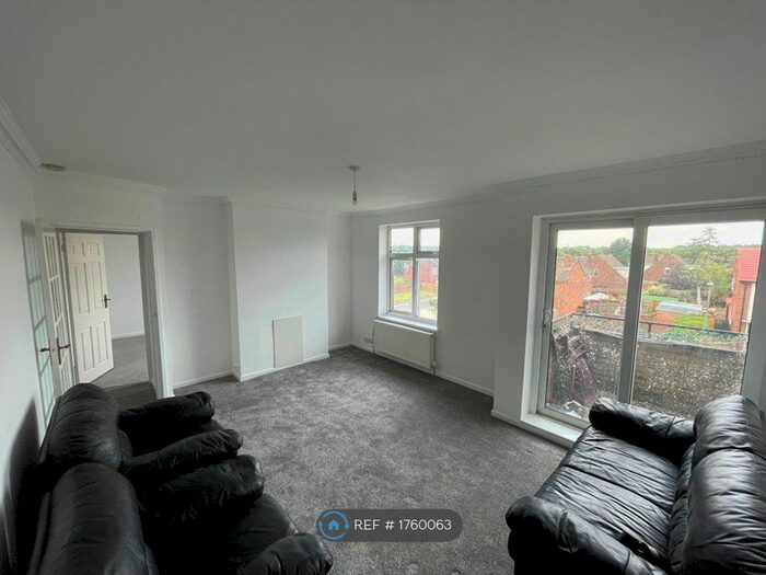 2 Bedroom Flat To Rent In Quinta Drive, Barnet, EN5