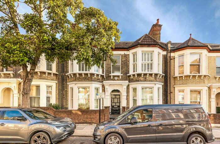4 Bedroom Flat To Rent In Tremadoc Road, London, SW4