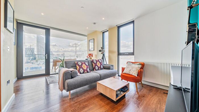 2 Bedroom Flat For Sale In Barge Walk, Greenwich Peninsular, SE10