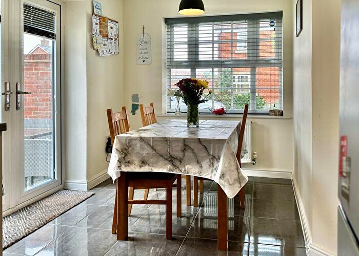 3 Bedroom Detached House For Sale In Badgers Drive, Wantage, OX12