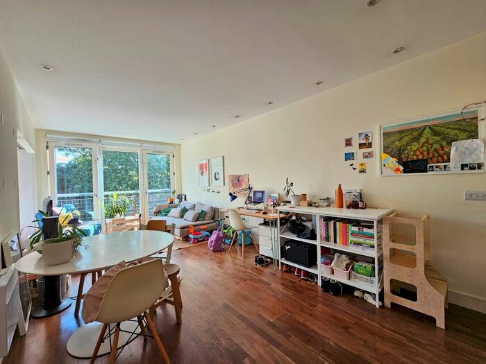 2 Bedroom Flat To Rent In Crouch End Hill, London, N8