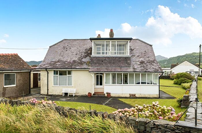 4 Bedroom Bungalow For Sale In Alyn Road, Fairbourne, Gwynedd, LL38