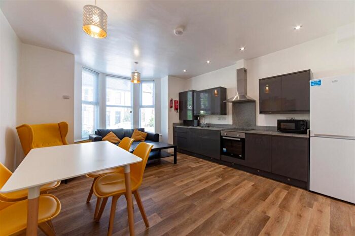4 Bedroom Apartment To Rent In £pppw - Queens Road, Jesmond, Newcastle Upon Tyne, NE2