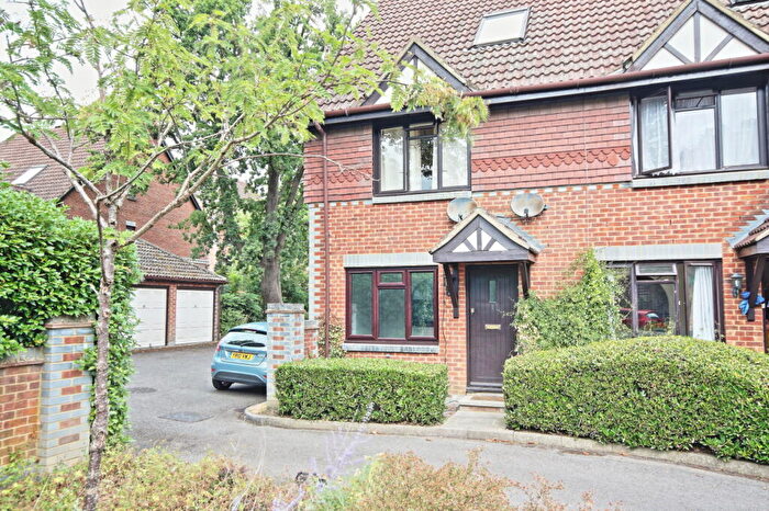 1 Bedroom Flat To Rent In Oriental Road, Woking, GU22