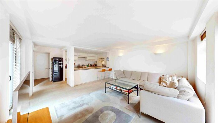 3 Bedroom Apartment To Rent In York Way, London, N7