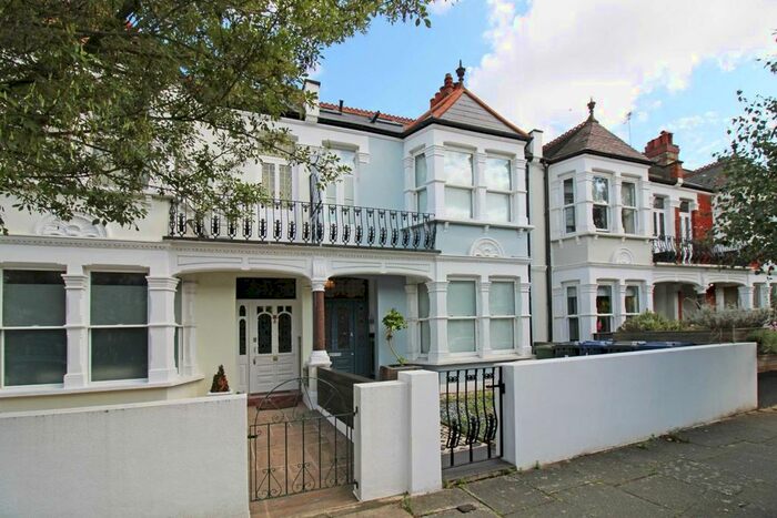 3 Bedroom Flat To Rent In Second Avenue, London, W3
