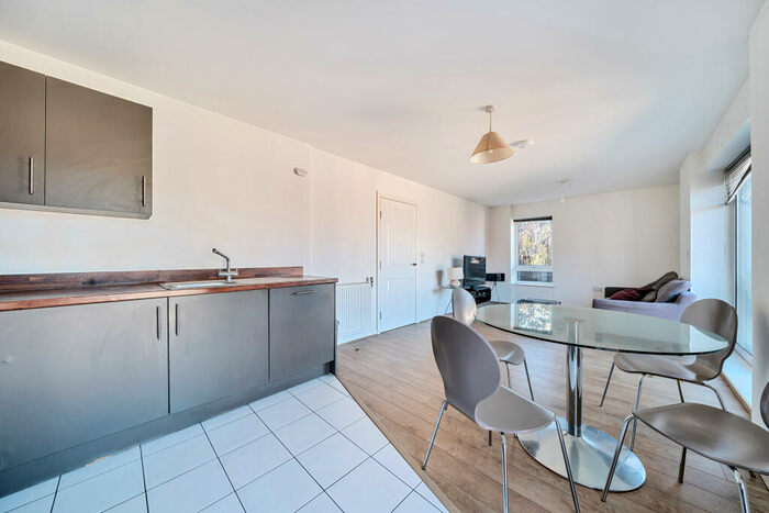 1 Bedroom Flat To Rent In Wallwood Street, London, E14