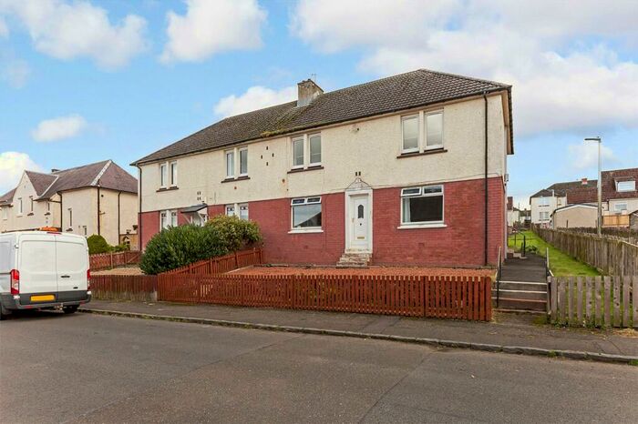 3 Bedroom Flat For Sale In Douglas Drive, Ashgill, Larkhall, South Lanarkshire, ML9