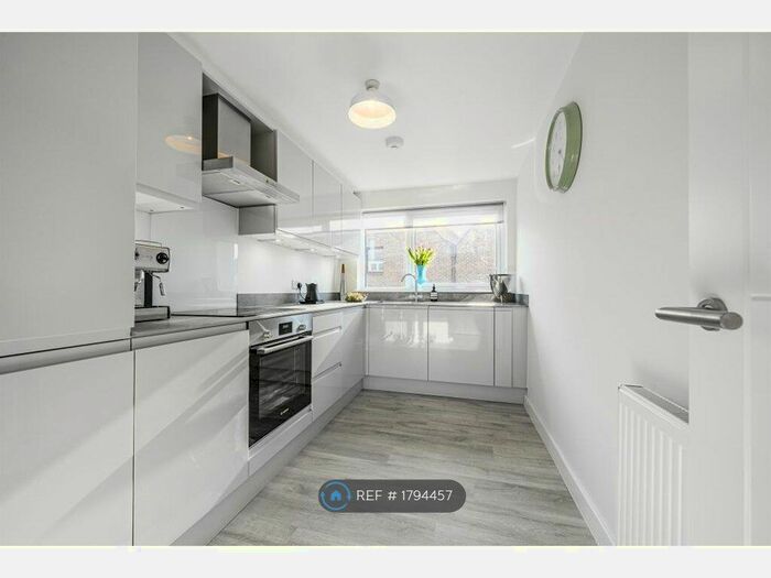 2 Bedroom Flat To Rent In Alder Lodge, London, N9