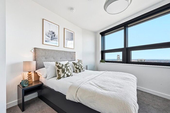 2 Bedroom Apartment To Rent In The Octagon - Great Charles Street Queensway, Birmingham, B3