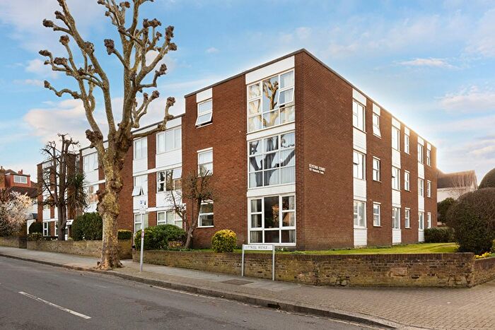 2 Bedroom Flat For Sale In Elystan Court, Howards Lane, SW15