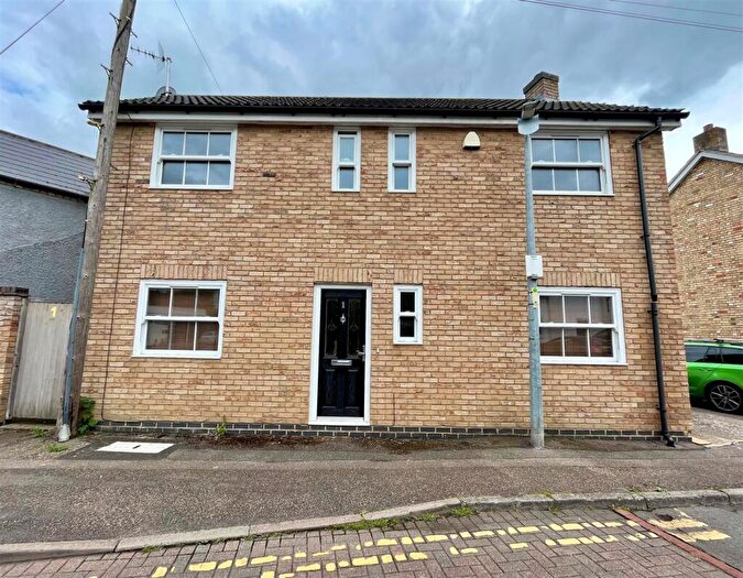2 Bedroom Detached House To Rent In Station Road, Arlesey, SG15