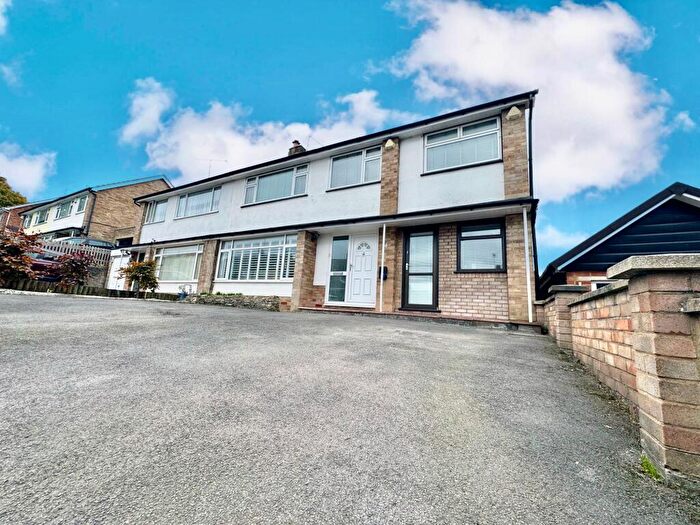5 Bedroom Semi-Detached House For Sale In Berkshire Drive, Tilehurst, RG31