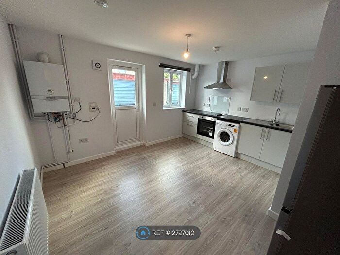 2 Bedroom Flat To Rent In Shield Retail Centre, Filton, Bristol, BS34