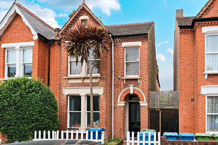 2 Bedroom Apartment For Sale In Crebor Street, London, SE22