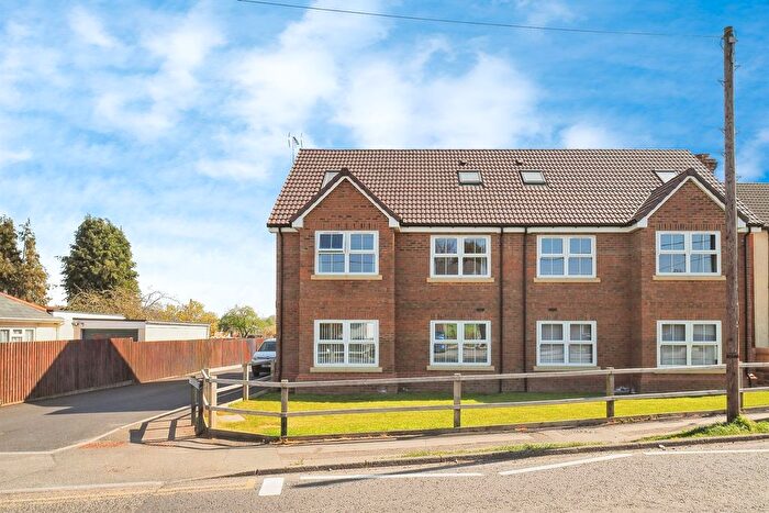 2 Bedroom Flat For Sale In Grays Orchard, Durrington, Salisbury, SP4