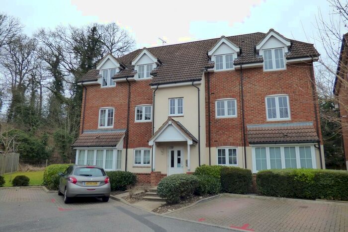 2 Bedroom Apartment To Rent In Badgers Rise, Woodley, RG5