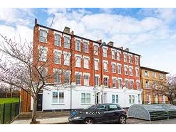 Studio To Rent In Peckham, London, SE15