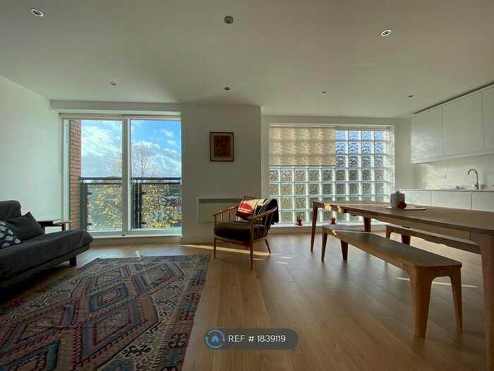 2 Bedroom Flat To Rent In Stratos Heights, London, SE19