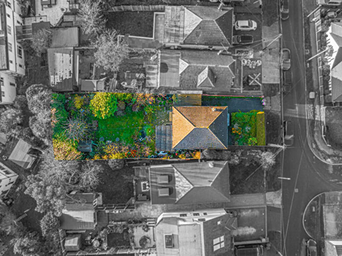 2 Bedroom Bungalow For Sale In Preston Gardens, Rayleigh, SS6