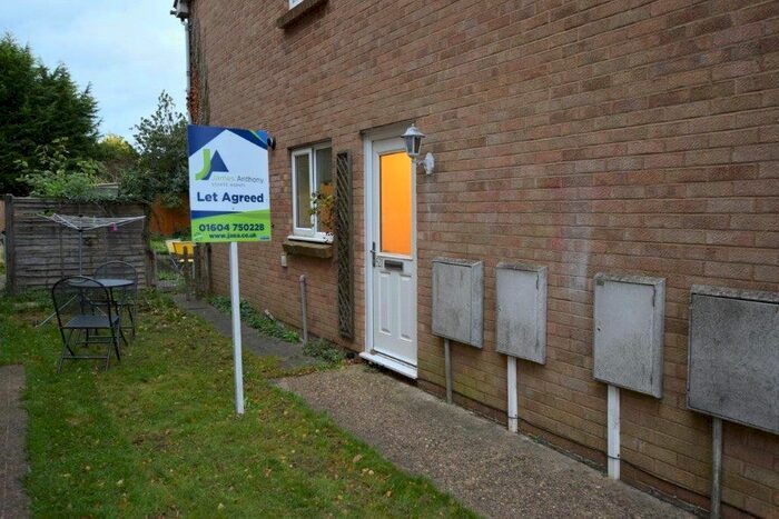 2 Bedroom Maisonette To Rent In Obelisk Rise, Kingsthorpe, Northampton NN2