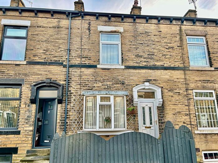 3 Bedroom Terraced House For Sale In Glendare Road, Bradford, BD7