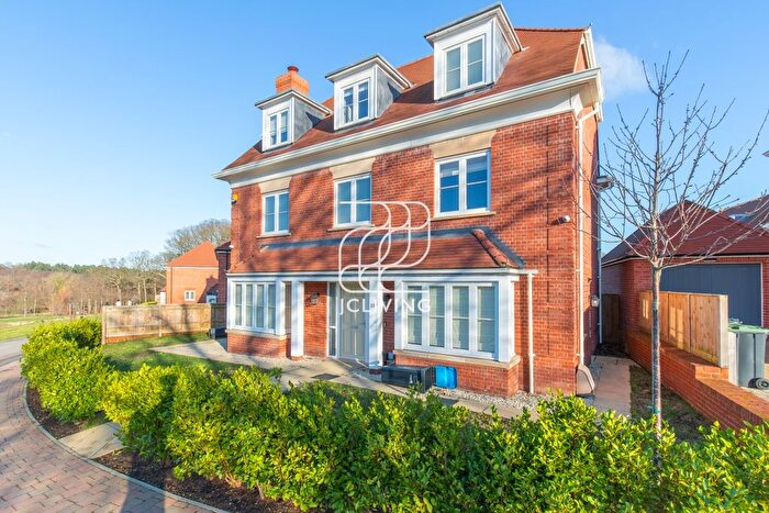5 Bedroom Detached House To Rent In Whistler Drive, Barnet, EN4